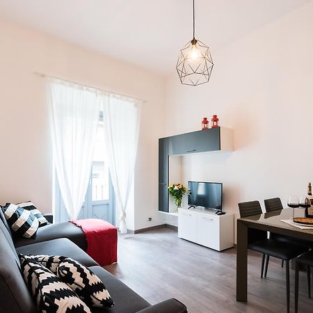 Central & Modern Apartment By Rent All Como Bagian luar foto