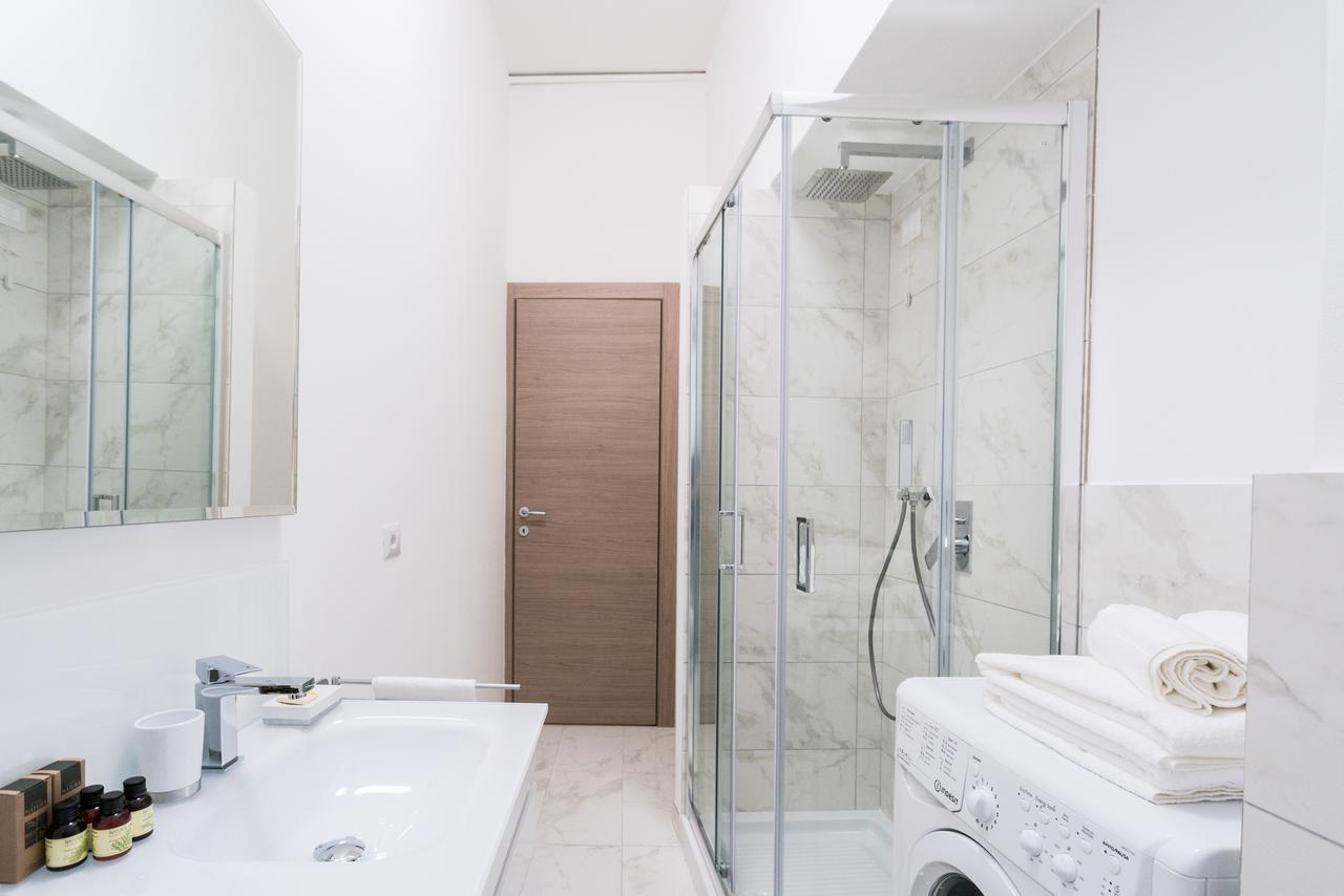 Central & Modern Apartment By Rent All Como Bagian luar foto