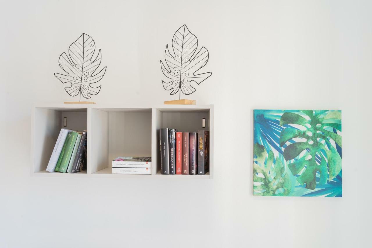 Central & Modern Apartment By Rent All Como Bagian luar foto