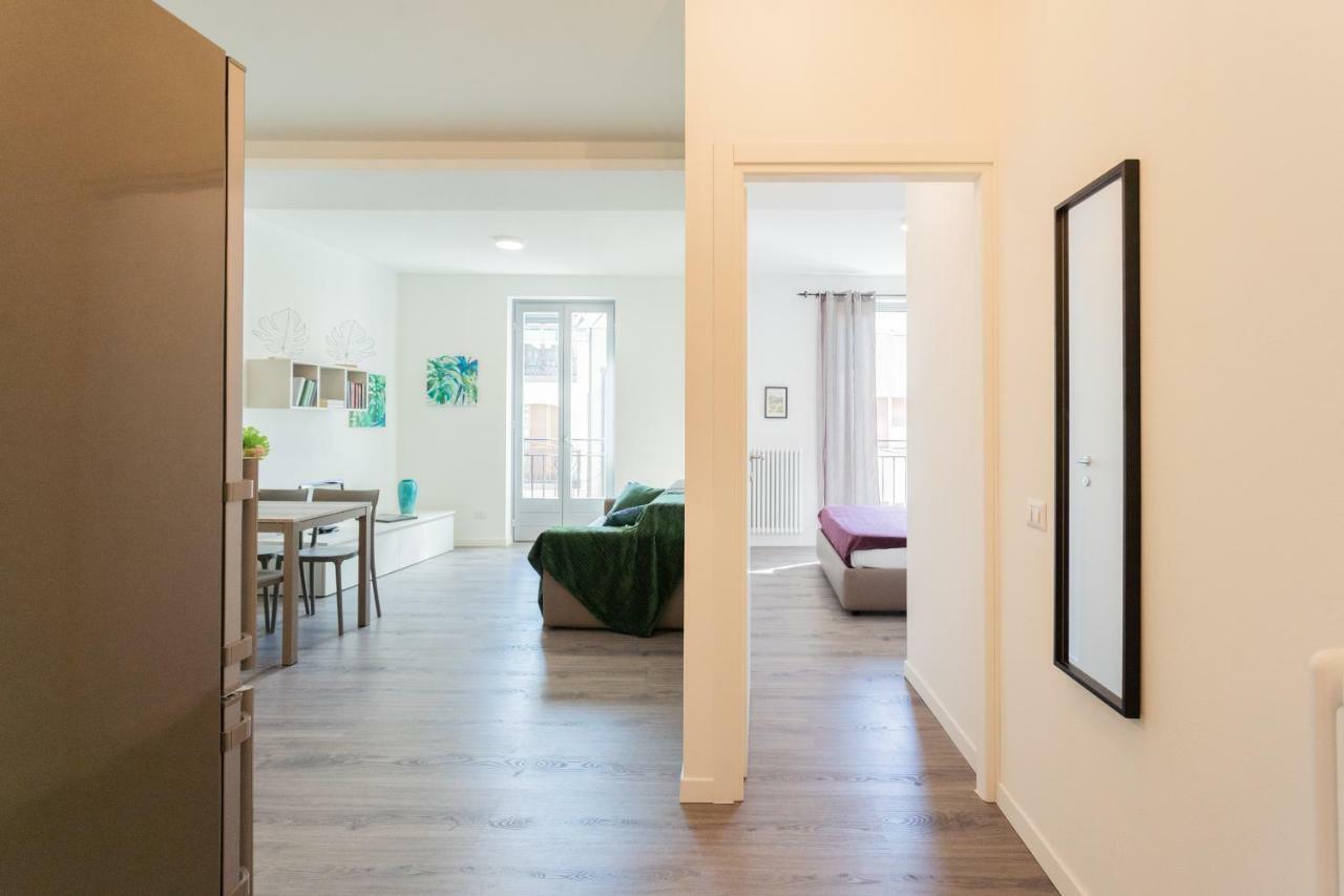 Central & Modern Apartment By Rent All Como Bagian luar foto