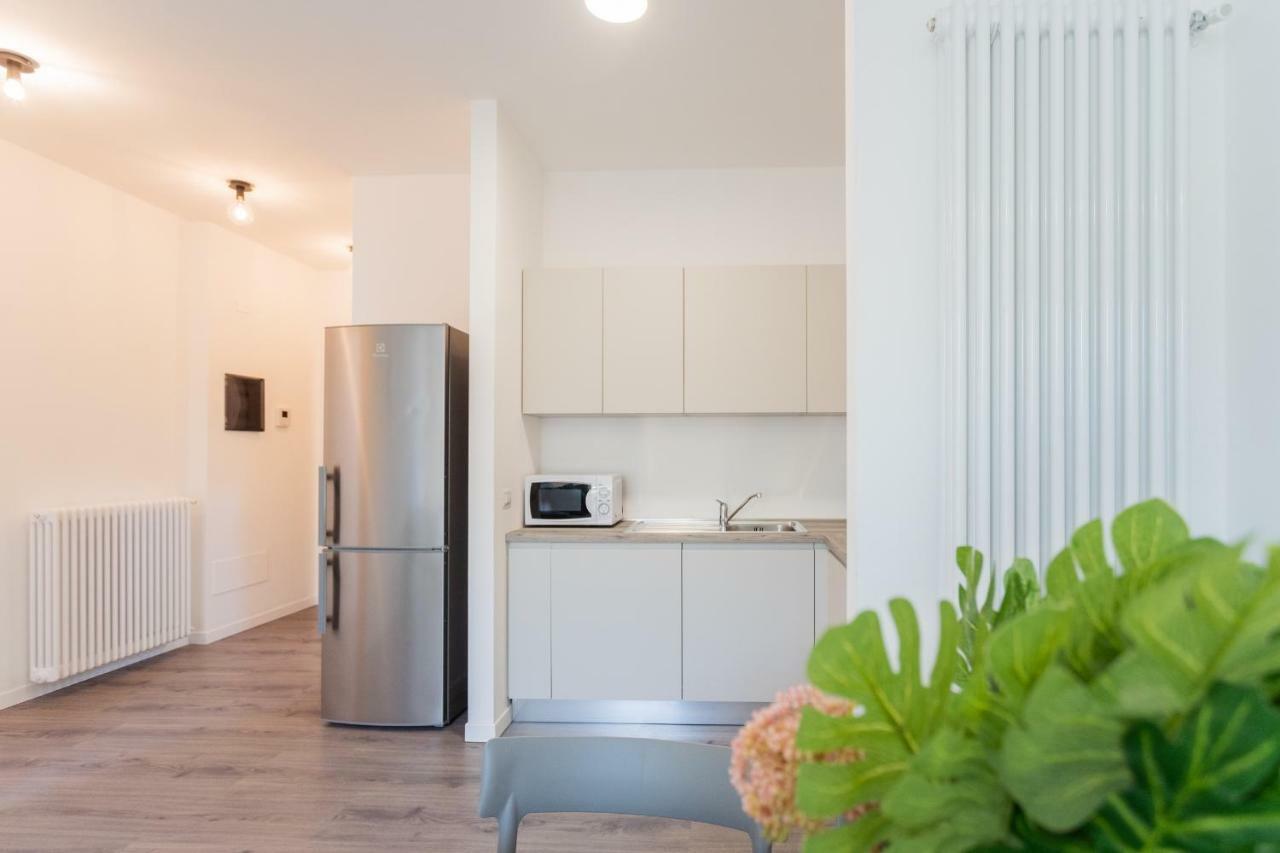 Central & Modern Apartment By Rent All Como Bagian luar foto