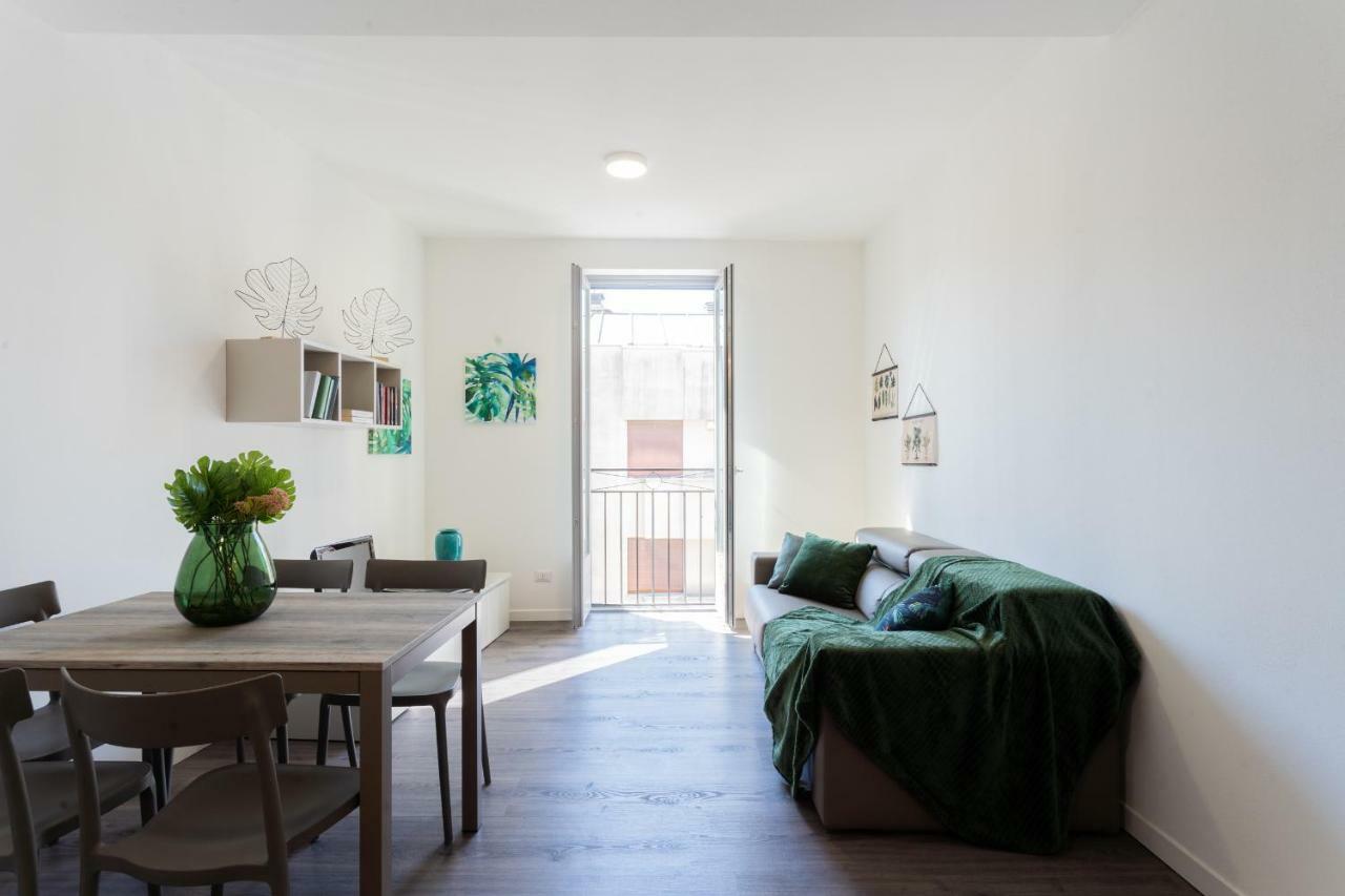 Central & Modern Apartment By Rent All Como Bagian luar foto