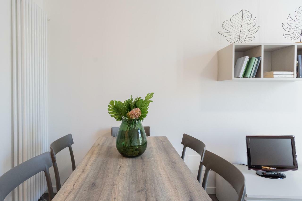 Central & Modern Apartment By Rent All Como Bagian luar foto