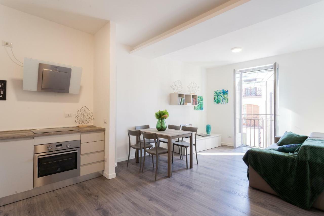 Central & Modern Apartment By Rent All Como Bagian luar foto